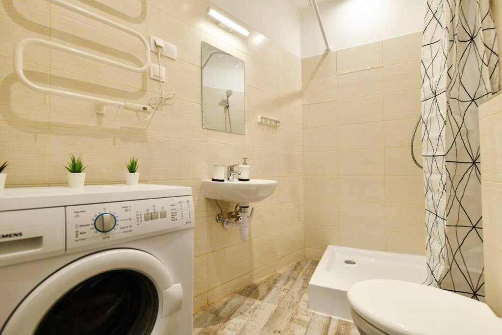 Cosy Two Bedroom Flat In Rottenbiller Str,sky Lejlighed *